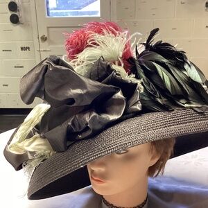 KENTUCKY DERBY HAT. CRAZY INSANE HUGE OUTLANDISH. LOL 😂